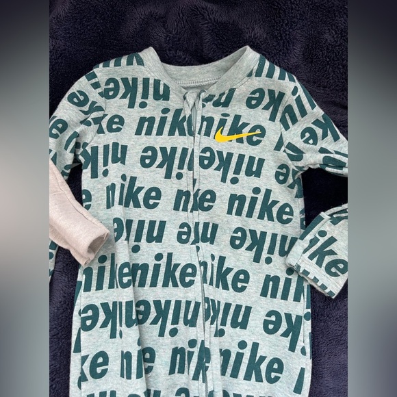 Two- Nike pjs - zipper onsie 6 months - Picture 3 of 4